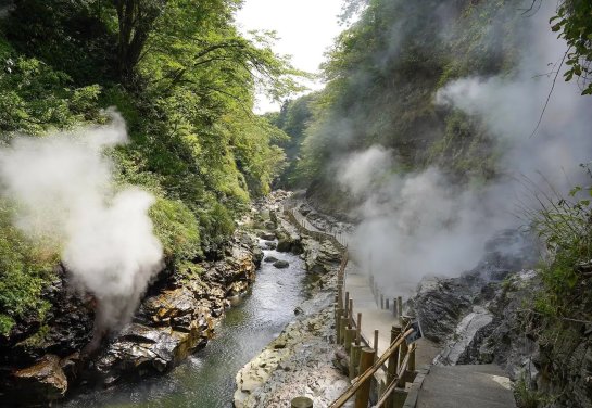 Akita: Gastronomy and Onsen